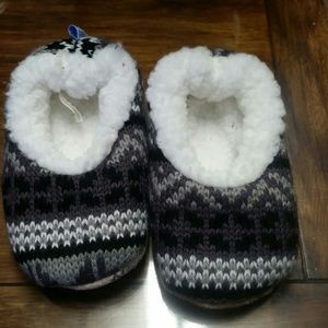 Snoozies house shoes